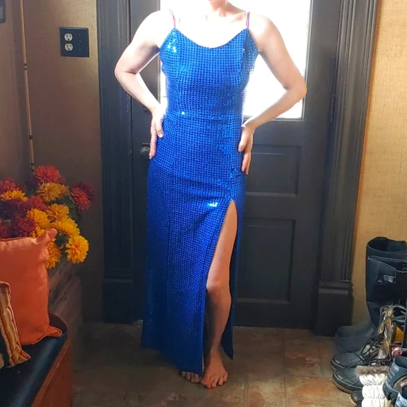 Gorgeous Dress!! - Picture 3 of 9